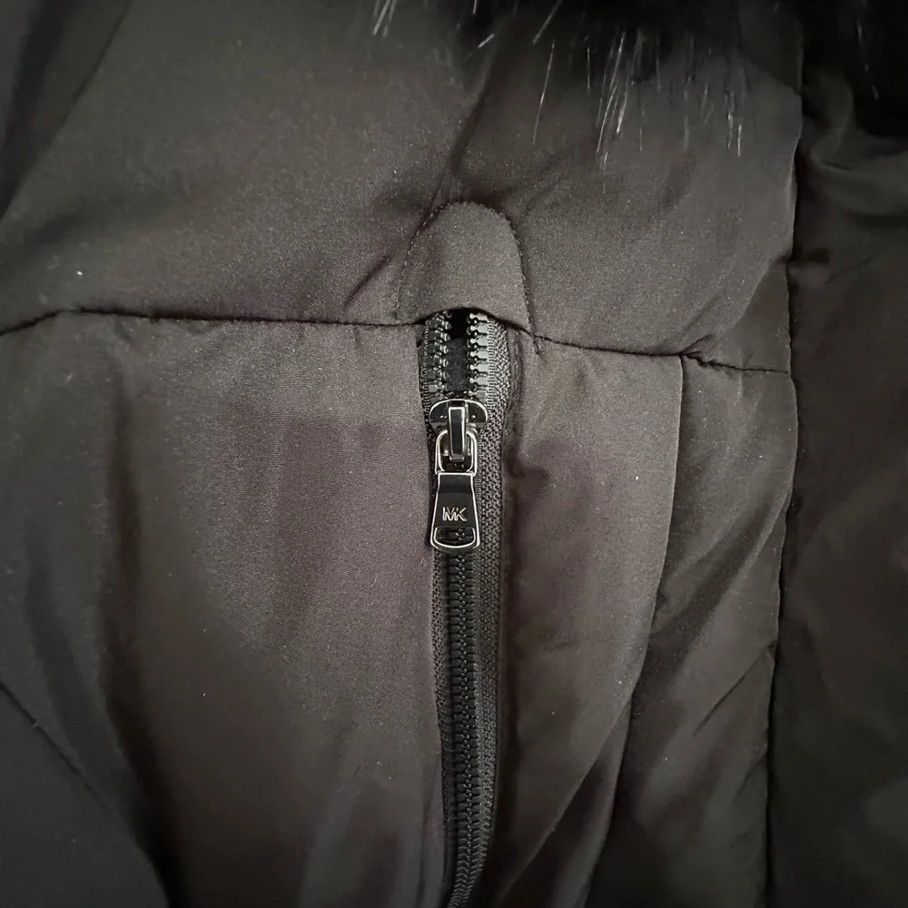 Michael Kors Dark Puffer Coat with Logo. Brand New Never Worn. - Picture 5 of 10